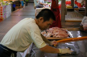 ShiDong 33 butcher cleaning up