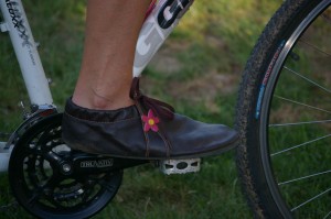 managing numb toes while riding bike