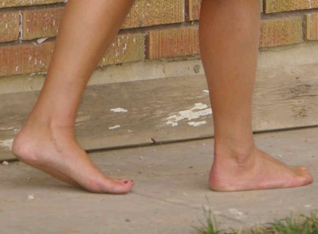 http://dailyimprovisations.com/wp-content/uploads/2012/10/one-bare-foot-walking.jpg