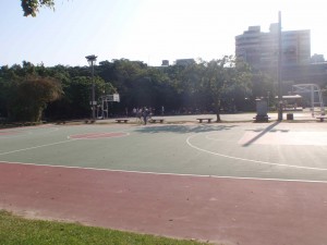 basketball courts just south of Dadaocheng Wharf