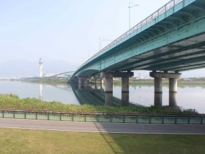 The Zhoumei Freeway bridge over the Danshui River; tower to the left.