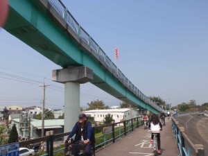 bike ramps up to the Zhoumei bridge