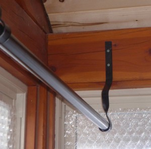 hanging rod inserted into vertical end hanger