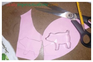 The cookie cutter traced pig applique" out of the best pink I could find.