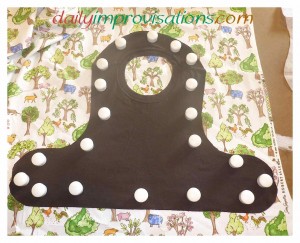 As for other bibs, I used the knit t-shirt lining as the pattern for cutting out the main fabric for the front and right side of the bib.